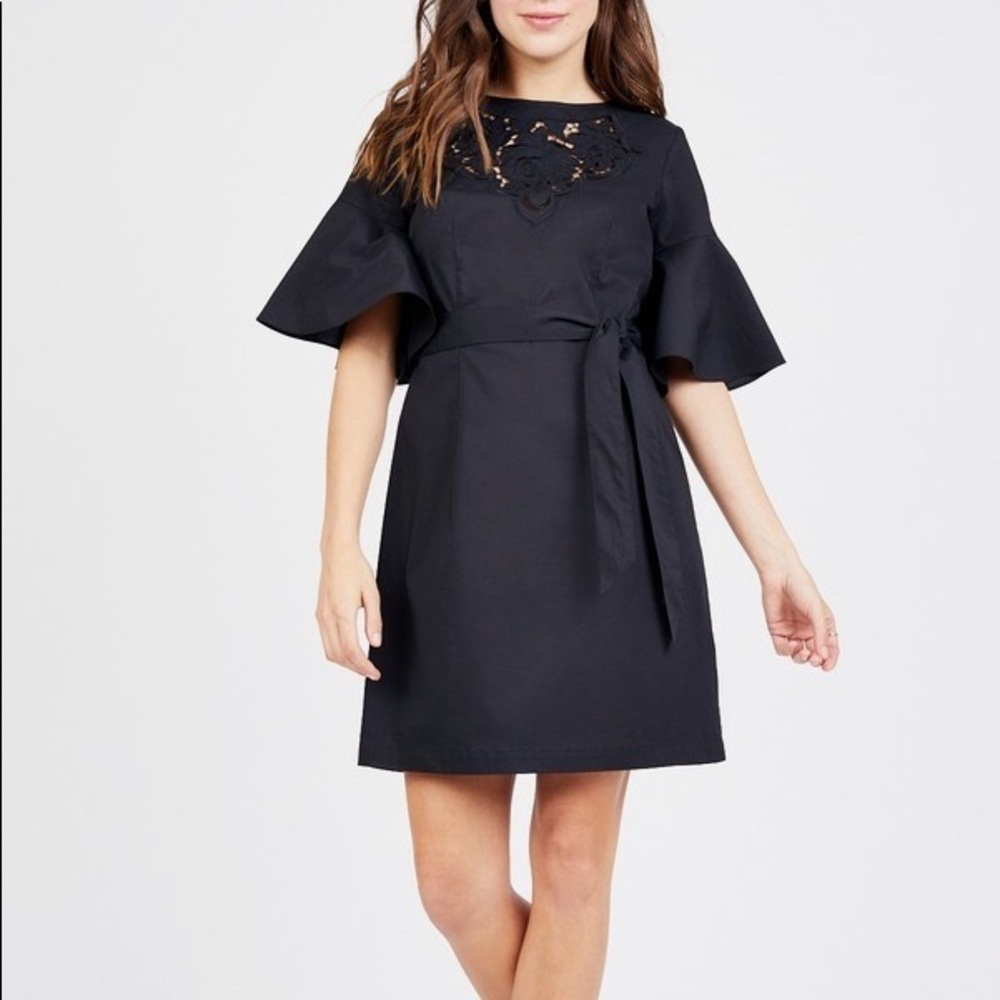 ⭐️black bell sleeve dress⭐️
